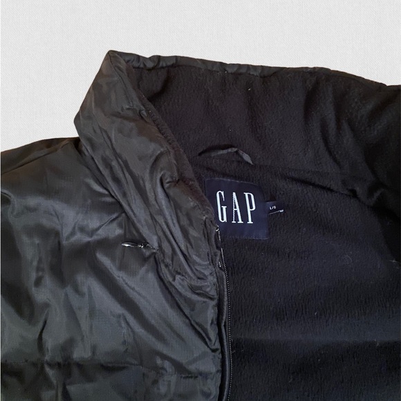 ❗️SOLD❗️Gap Puffer Vest - Picture 2 of 3